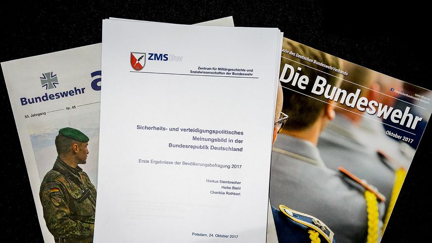Die Bundeswehr genießt nach wie vor ein recht hohes Ansehen unter den Deutschen - das offenbart die jüngste Bevölkerungsumfrage des ZMSBw. Foto: DBwV/Bombeke