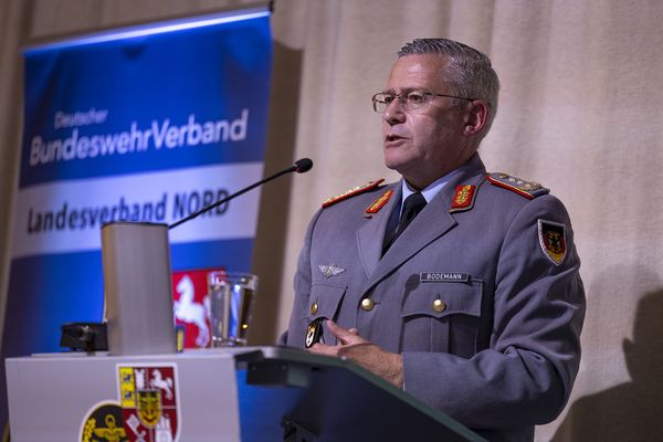 Generalleutnant André Bodemann stellte den Operationsplan Deutschland vor. Foto: DBwV/Yann Bombeke