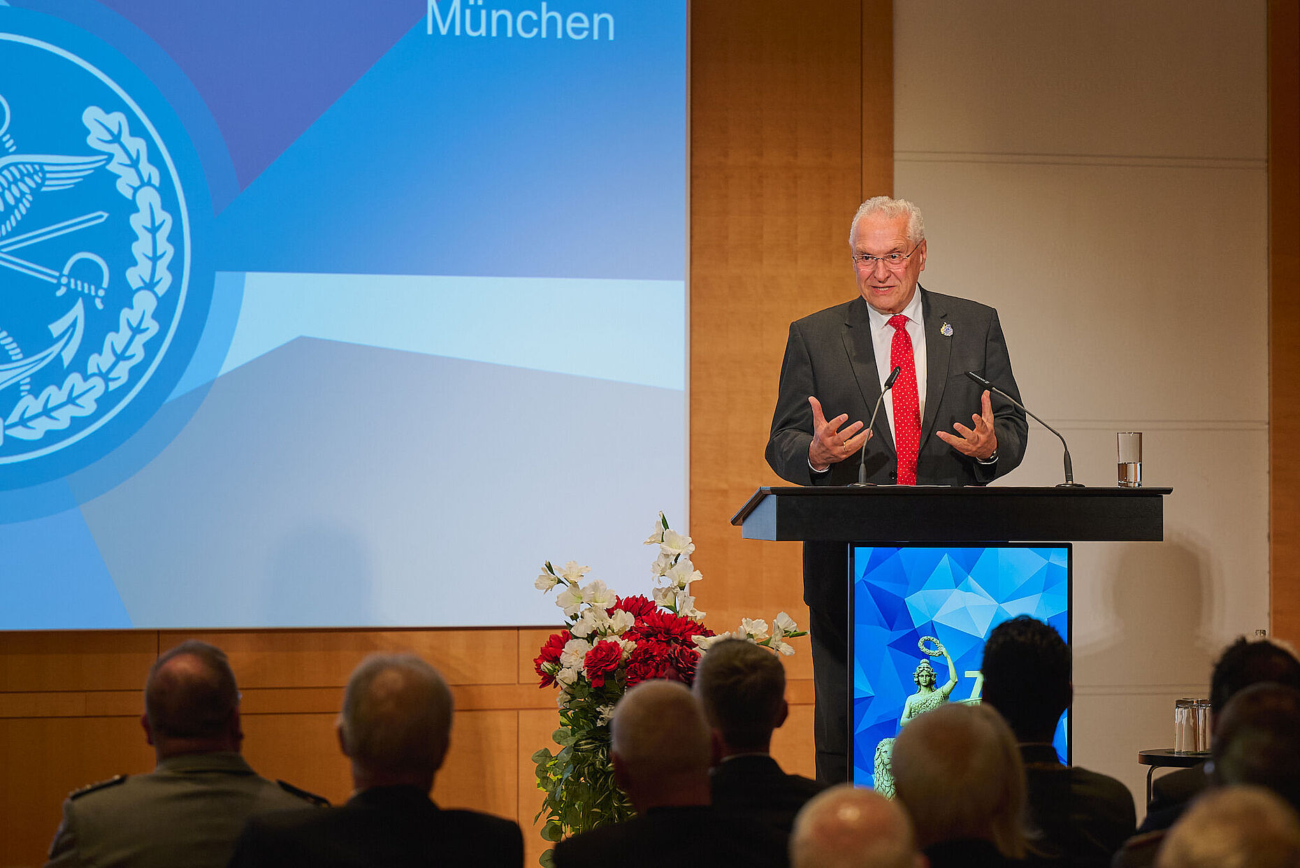 Bayerns Innenminister Joachim Herrmann würdigte die Verbandsarbeit der StoKa und dankte allen Soldaten, Reservisten und Veteranen für ihren unverzichtbaren Beitrag zur Sicherheit Deutschlands. Foto: Ingo Kaminsky