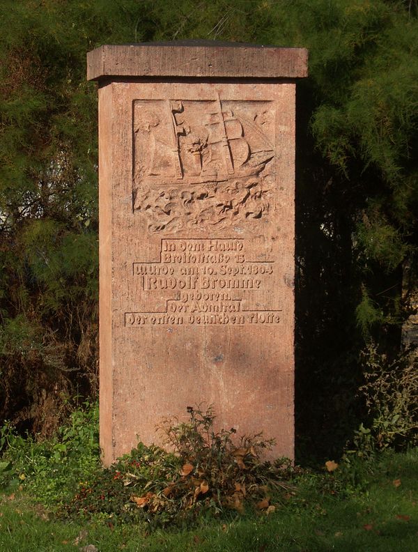 Brommy-Denkmal in der Nähe seines ehemaligen Geburtshauses. Foto: Gemeinfrei