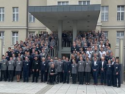 Die Bundeswehr als "Stützpfeiler des deutschen Spitzensports": Die Sportsoldatinnen und -soldaten wurden im Bendlerblock von Verteidigungsministerin Annegret Kramp-Karrenbauer geehrt. Foto: Bundeswehr/Twitter