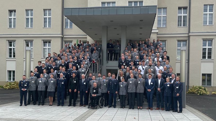 Die Bundeswehr als "Stützpfeiler des deutschen Spitzensports": Die Sportsoldatinnen und -soldaten wurden im Bendlerblock von Verteidigungsministerin Annegret Kramp-Karrenbauer geehrt. Foto: Bundeswehr/Twitter