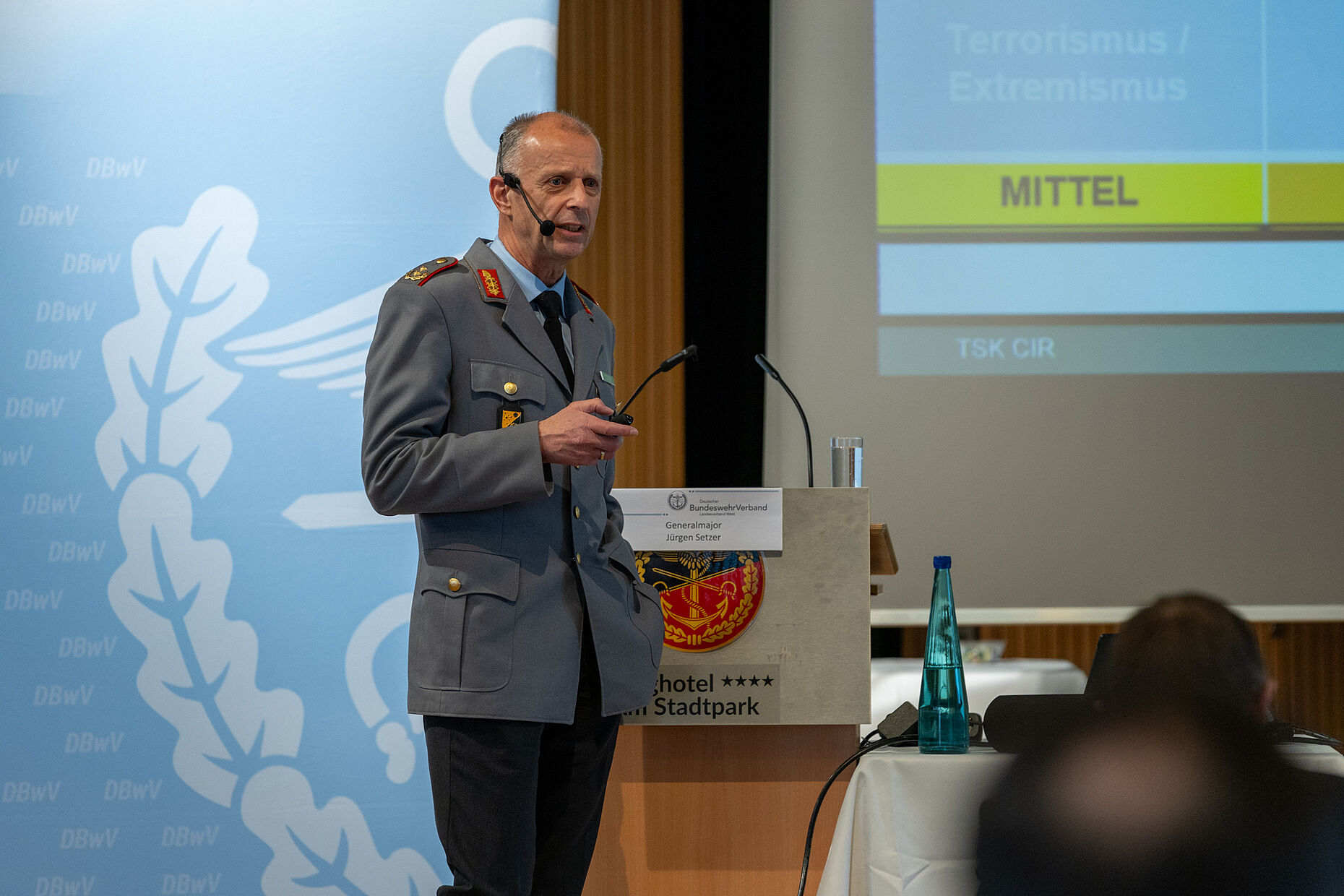Es geht um den Kampf Putins gegen die Systeme westlicher Demokratien, so der Stv. Inspekteur CIR, Generalmajor Jürgen Setzer. Foto: DBwV/Sarina Flachsmeier