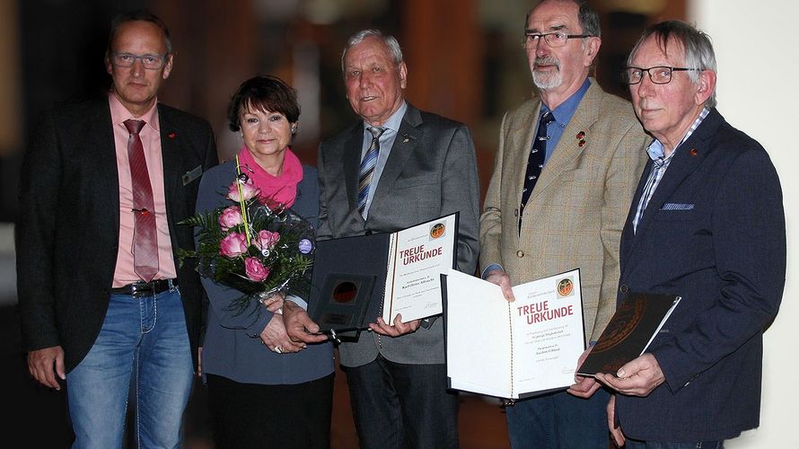 v.l.: Schenkel, Albrecht mit Gattin, Fehland und Heißenbüttel (Foto: DBwV/LV Nord)