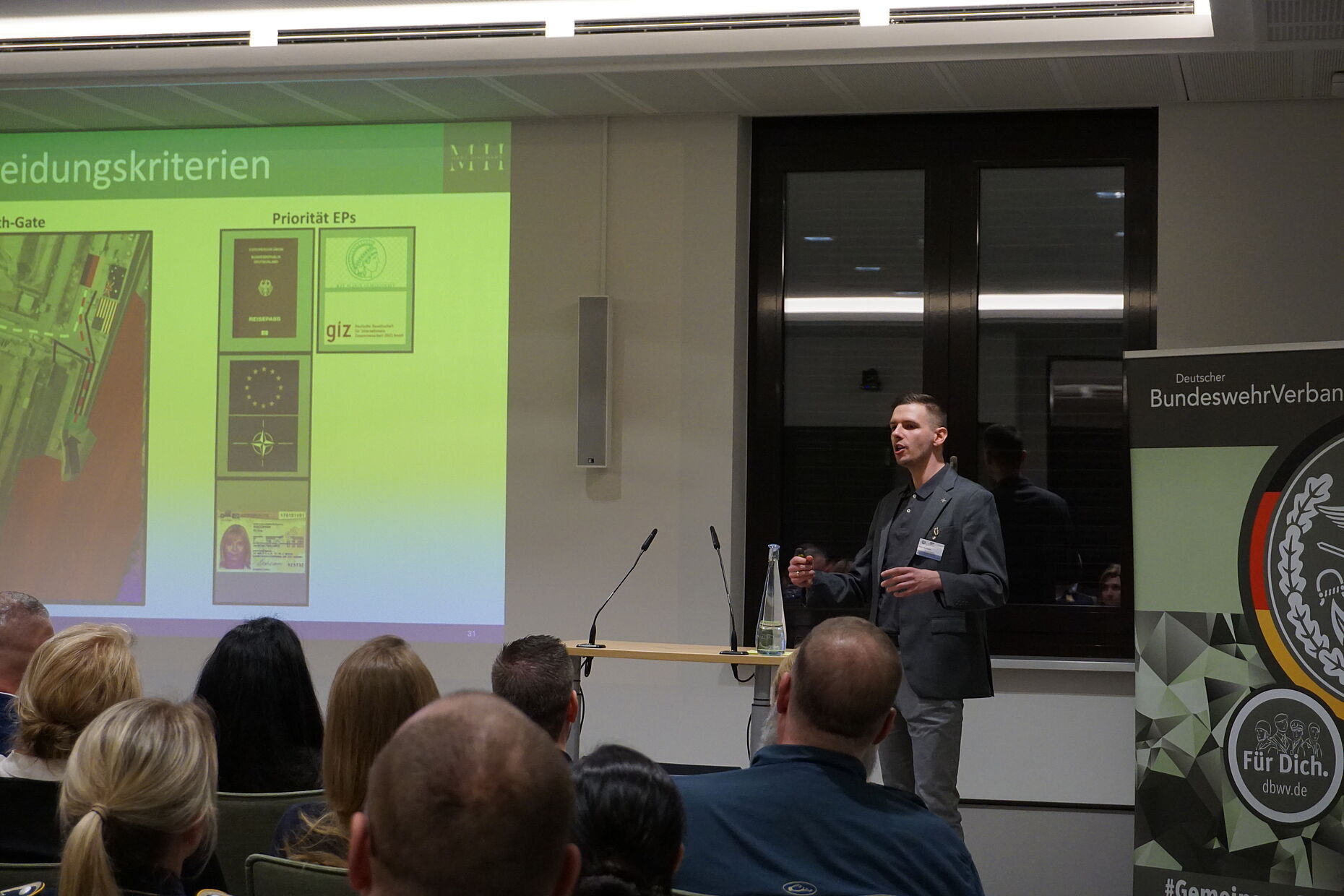 „Es ist alles fast fünf Jahre her. Am 15. August 2021 verkündeten die Taliban, dass sie Kabul wieder eingenommen hätten“, erzählt Marc Hinzmann. Foto: DBwV/Eva Krämer