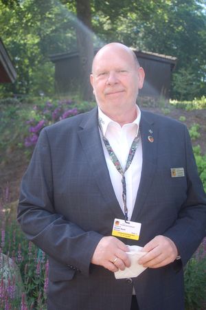 Oberstabsfeldwebel a.D. Günter Koch unterstützt die Versammlungsleitung. Foto: DBwV/Johann Fritsch