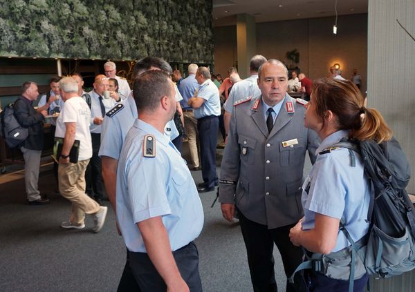 Die Pausen wurden auch für intensive Gespräche genutzt. Foto: DBwV/Kruse