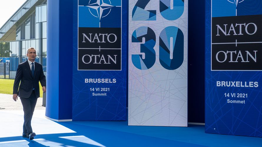 Der Gastgeber trifft ein: Nato-Generalsekretär Jens Stoltenberg betritt am Morgen des Gipfels das Brüsseler Nato-Hauptquartier. Foto: Nato