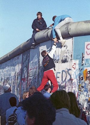 Berlin, im November 1989: Die Mauer ist kein Hindernis mehr. Foto: RIA Novosti