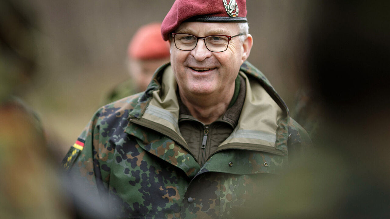 General Eberhard Zorn: „Einfache Bedienung und technischer Fortschritt müssen miteinander harmonieren. Unsere Autos müssen noch fahren, selbst wenn sie schon mal angeschossen wurden.“ Foto: Bundeswehr/phototek.net/Thomas Imo