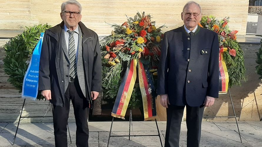 Hauptmann a.D. Erwin Zacherl (l.) und Oberstabsfeldwebel a.D. Alfred Gebhardt. Bild: StoKa München