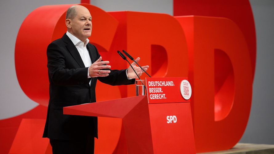 Bundeskanzler Olaf Scholz will der Ukraine weiter helfen - gleichzeitig aber den Kampf gegen den KIlmawandel fortsetzen und den Sozialstaat stärken. Foto: picture alliance/dpa/Bernd von Jutrczenka