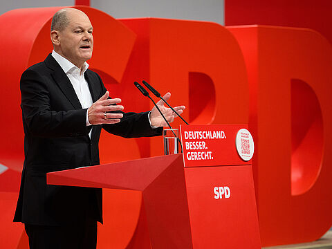 Bundeskanzler Olaf Scholz will der Ukraine weiter helfen - gleichzeitig aber den Kampf gegen den KIlmawandel fortsetzen und den Sozialstaat stärken. Foto: picture alliance/dpa/Bernd von Jutrczenka