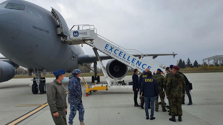 Mit einem Airbus A310 der Luftwaffe wurden sechs rumänische Corona-Patientinnen und -Patienten nach Deutschland ausgeflogen. Foto: Bundeswehr/Twitter