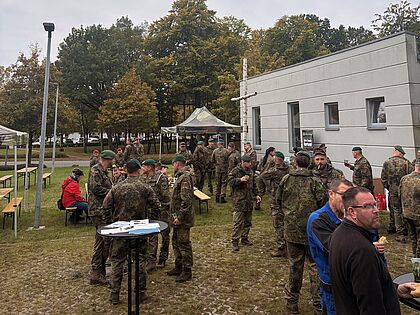 Mehr als 250 Mitglieder, sowohl zivil wie militärisch nahmen sich die Zeit an der Veranstaltung „Mach mal Pause“ der TruKa Ernst-Moritz-Arndt-Kaserne teilzunehmen. Foto: Jens Pollok