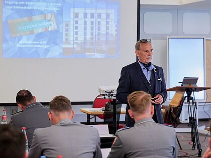 Ziel der Einheitsführertagung unter Leitung von Hauptmann a.D. Roland Ehrenberger war es, praxisorientiert zu informieren, den Austausch unter den Teilnehmern zu fördern und gezielte Unterstützung bereitzustellen. Foto: Ingo Kaminsky