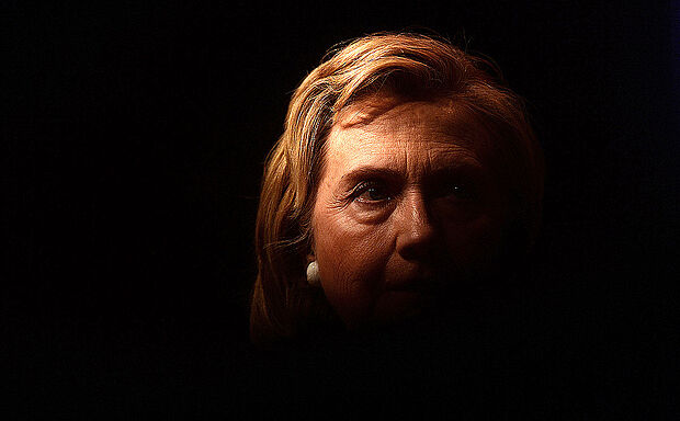 Hillary Clinton war nach ihrer Wahlniederlage so enttäuscht, dass sie nicht einmal zu ihren Anhängern und Unterstützern sprechen wollte Foto: dpa, Douliery Olivier/ABACA USA