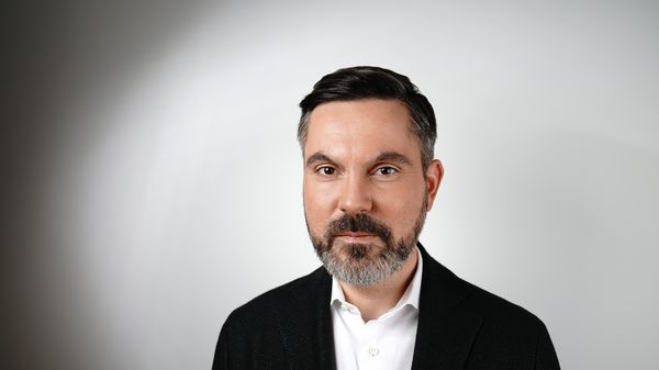 Fabio De Masi für das Bündnis Sahra Wagenknecht. Foto: Olaf Krostitz