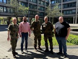 Auf dem Foto Stabsfeldwebel Frank  Holzhäuser (von links), Regierungsoberamtsrat Andres Höver, Stabsfeldwebel Tim Breuer, Stabsfeldwebel Daniel Pilip, Arbeitnehmergruppe als 2. Stellvertreter Jens Gutting. Foto: Privat
