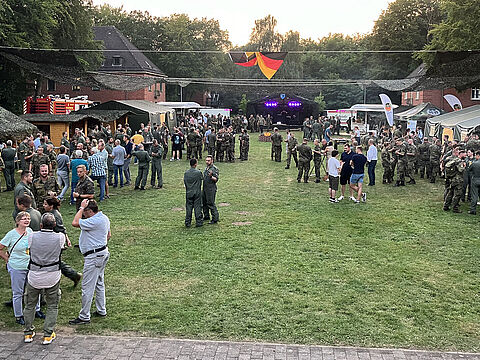 Auf dem Fliegerhorst herrschte buntes Treiben. Foto: LV Nord