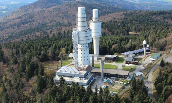 Nato-Türme auf dem Hohenbogen mit Aussichtsplattform Foto: Stadt Bad Kötzting