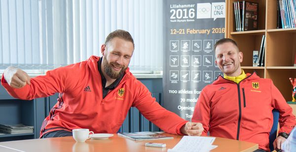 Oberstabsfeldwebel Sven-Oliver Krack (r.) ist stolz auf seine Spitzensportler, unter ihnen Robert Harting Foto: DBwV/gr. Darrelmann