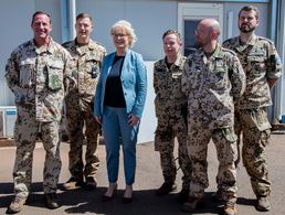 Verteidigungsministerin Christine Lambrecht ist derzeit zu Gast in der Sahelzone und besucht unrter anderem Bundeswehrsoldaten in Mali und Niger. Foto: Bundeswehr