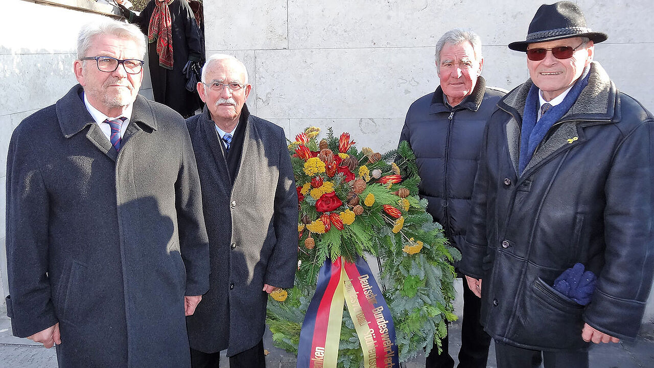 Hauptmann a.D. Erwin Zacherl, Stabsfeldwebel a.D. Otto Waldenmaier, Stabsfeldwebel a.D. Rainer Appenrodt und Oberstabsfeldwebel a.D. Fred Gebhardt (v.l.). Foto: DBwV
