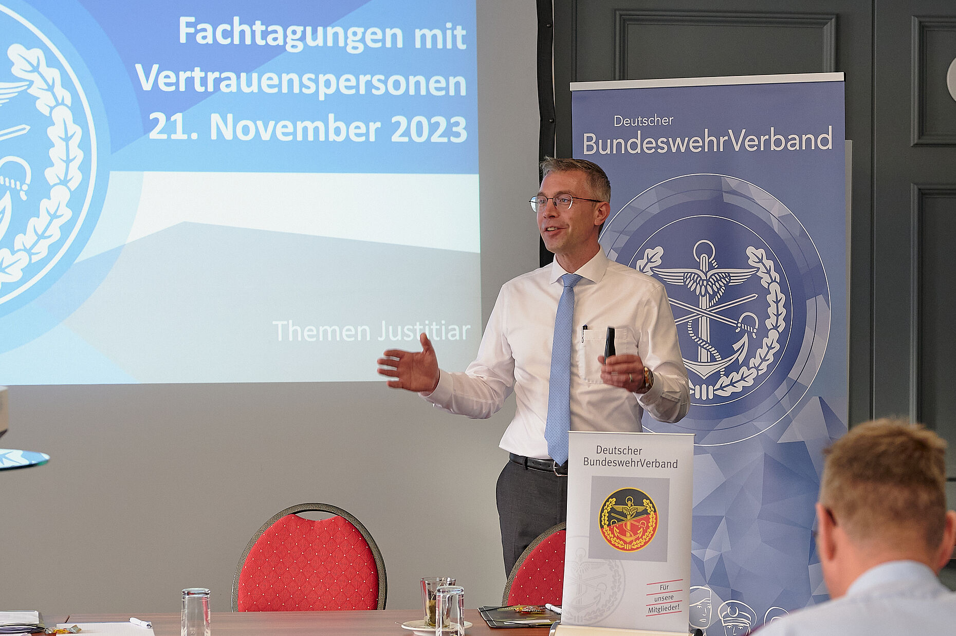 Justitiar Christian Sieh informierte über die neuen Entlassungstatbestände. Foto: Ingo Kaminsky