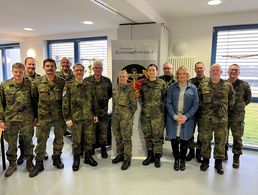 Eine tolle Mannschaft hat sich formiert, freut sich auch Bezirksvorsitzender Oberstleutnant Michael Schwab, der in Mayen die Wahl der Truppenkameradschaft leitete. Foto: Oberstlt Dr. Dirk Drews                                                                           