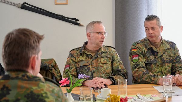 Die Teilnehmer diskutierten über Strukturen im BundeswehrVerband, das digitale Antragswesen und weitere Verbesserungen der Verbandsarbeit. Foto: DBwV/IK