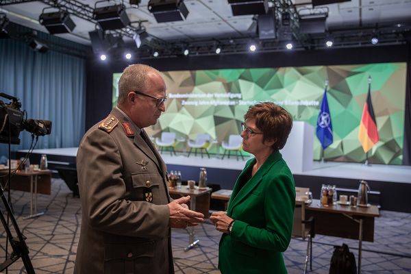 Verteidigungsministerin Annegret Krmap-Karrenbauer und Generalinspekteur Eberhard Zorn. Foto: Bundeswehr/Tom Twardy