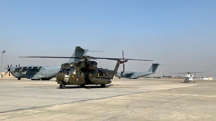 Die Bedrohungslage bleibt hoch in Afghanistan. Da der Luftweg immer noch am sichersten ist, müssen die CH-53-Transporthubschrauber entsprechend viel leisten. Foto: DBwV