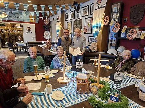 Auch eine Mitgliederehrung gab es beim Oktoberfest der Kameradschaft Ehemalige, Reservisten, Hinterbliebene (KERH) in Merzig                                                                            Foto: Oberstabsfeldwebel a.D. Walter Hettinger