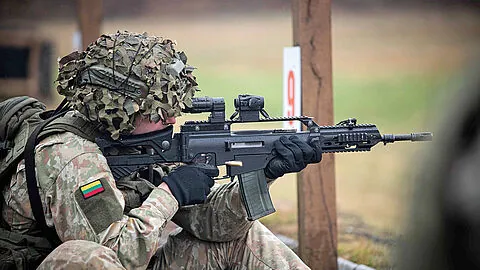 Ein litauischer Infanterist mit einem deutschen Sturmgewehr G36. Foto: Vaidotas Mechanisiertes Infanteriebataillon/Litauische Streitkräfte