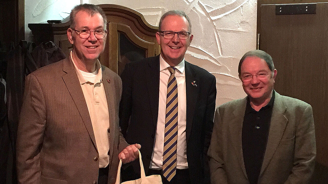 Vortrag zur Europapolitik: Oberstleutnant a.D. Hans-Joachim Unger mit Axel Voss (MdEP) und Fregattenkapitän a.D. Wolfgang Windolph. Foto: HJU