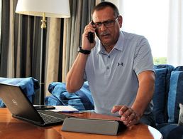 Stabshauptmann Martin Vogelsang hat sich mit dem mobilen Arbeiten arrangiert. Foto: DBwV/Hahn