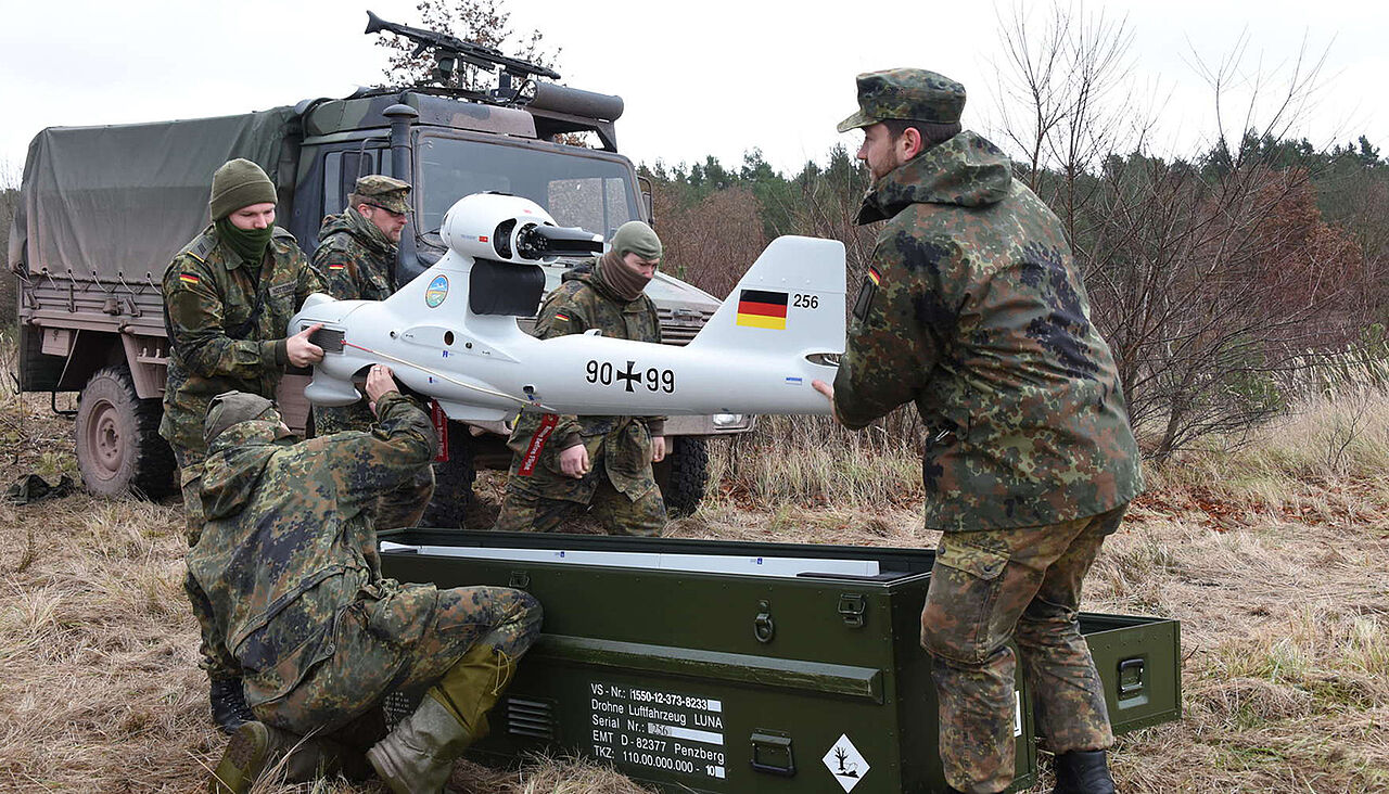 Die Drohne LUNA ist ein unbemanntes, luftgestütztes Aufklärungssystem. Foto: Bundeswehr/Ralph Zwilling