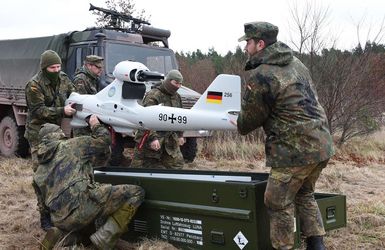 Die Drohne LUNA ist ein unbemanntes, luftgestütztes Aufklärungssystem. Foto: Bundeswehr/Ralph Zwilling