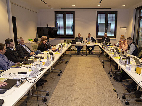 Dank kontinuierlicher und beharrlicher Verbandsarbeit - hier eine Fachtagung des Vorstandes ERH zum Thema Beihilfe - konnten viele Erfolge für die Mitglieder erreicht werden. Foto: DBwV/Yann Bombeke