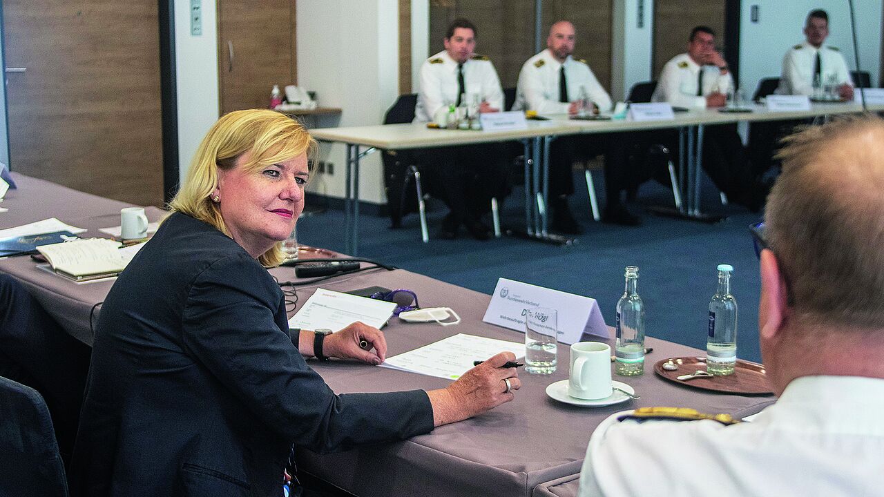 Gern gesehener Gast: Eva Högl auf der DBwV-Tagung „Seegehende Einheiten Einsatzflottille 1“ im Juni 2021 in Berlin. Foto: DBwV/Hepner