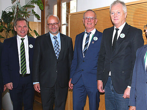 Im Jakob-Kaiser-Haus: Albrecht Kiesner, Vorsitzender ERH im DBwV-Bundesvorstand, (3.v.r.) ist mit den Vertretern der World Veterans Federation um WVF-Präsident Dan Viggo Bergtun (2.v.l.) zu Gast bei MdB Fritz Felgentreu (SPD). Foto: DBwV/Schmidt