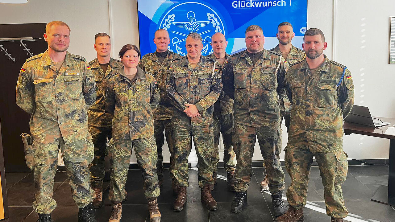 Der neue Vorstand der TruKa Grenzland-Kaserne geht unter der Leitung von Stabsfeldwebel Lang mit frischer Energie und erfahrenen Teammitgliedern die kommenden Aufgaben an. Foto: Schöniger