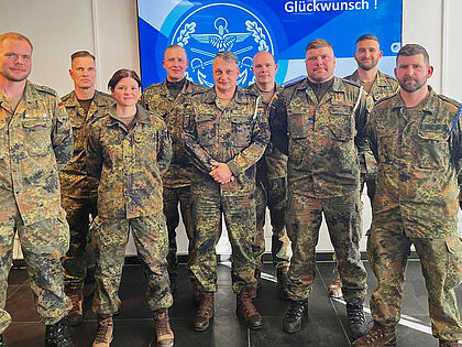 Der neue Vorstand der TruKa Grenzland-Kaserne geht unter der Leitung von Stabsfeldwebel Lang mit frischer Energie und erfahrenen Teammitgliedern die kommenden Aufgaben an. Foto: Schöniger