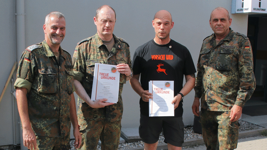 Vorsitzender Oberstabsfeldwebel Michael Mayer, Oberstleutnant Michael Lutz, Oberstabsfeldwebel Wolfgang Herrigel und Bezirksvorsitzender Stabsfeldwebel Matthias Schneider (v.l.). Foto: Herrmann