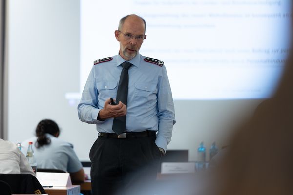 Oberst i.G. Christian Brandes sprach vor allem über den neuen Wehrdienst. Foto: DBwV/Sarina Flachsmeier