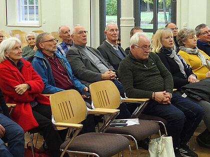 Mit großem Interesse verfolgten die Teilnehmenden der sKERH Cottbus die Ausführungen der Refereten beim Besuch im ZMSBw in Potsdam. Foto: Christian Weber