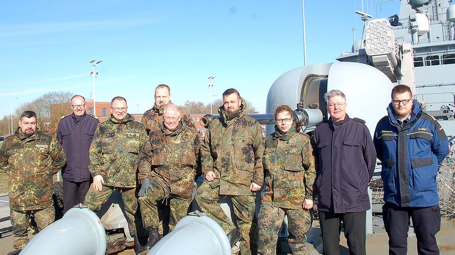 Am Heck der Bayern im Marinestützpunkt Wilhelmshaven Foto: DBwV/LV Nord