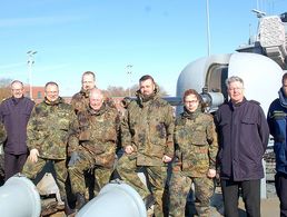 Am Heck der Bayern im Marinestützpunkt Wilhelmshaven Foto: DBwV/LV Nord