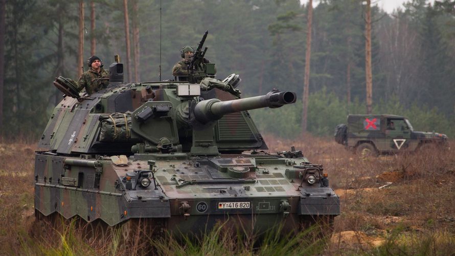 Eine Panzerhaubitze bei der multinationalen Übung Iron Sword 2016 in Litauen Foto: Bundeswehr